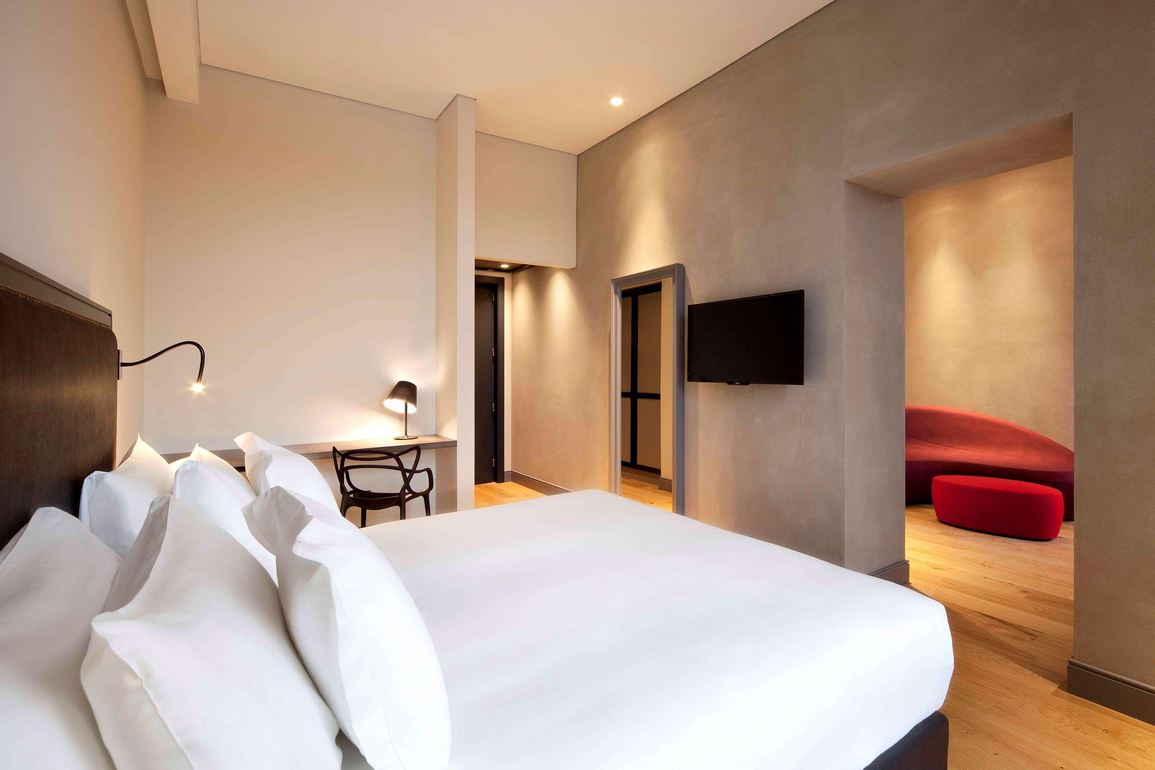 เอ็นเอช คอลเลคชั่น ปิอาซซา คาร์ลินา Hotel ตูริน ภายนอก รูปภาพ