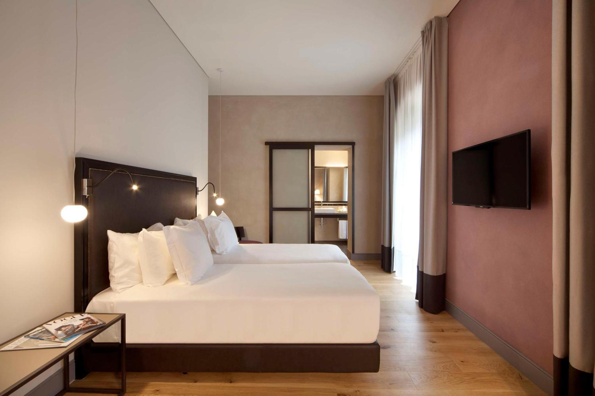 เอ็นเอช คอลเลคชั่น ปิอาซซา คาร์ลินา Hotel ตูริน ภายนอก รูปภาพ