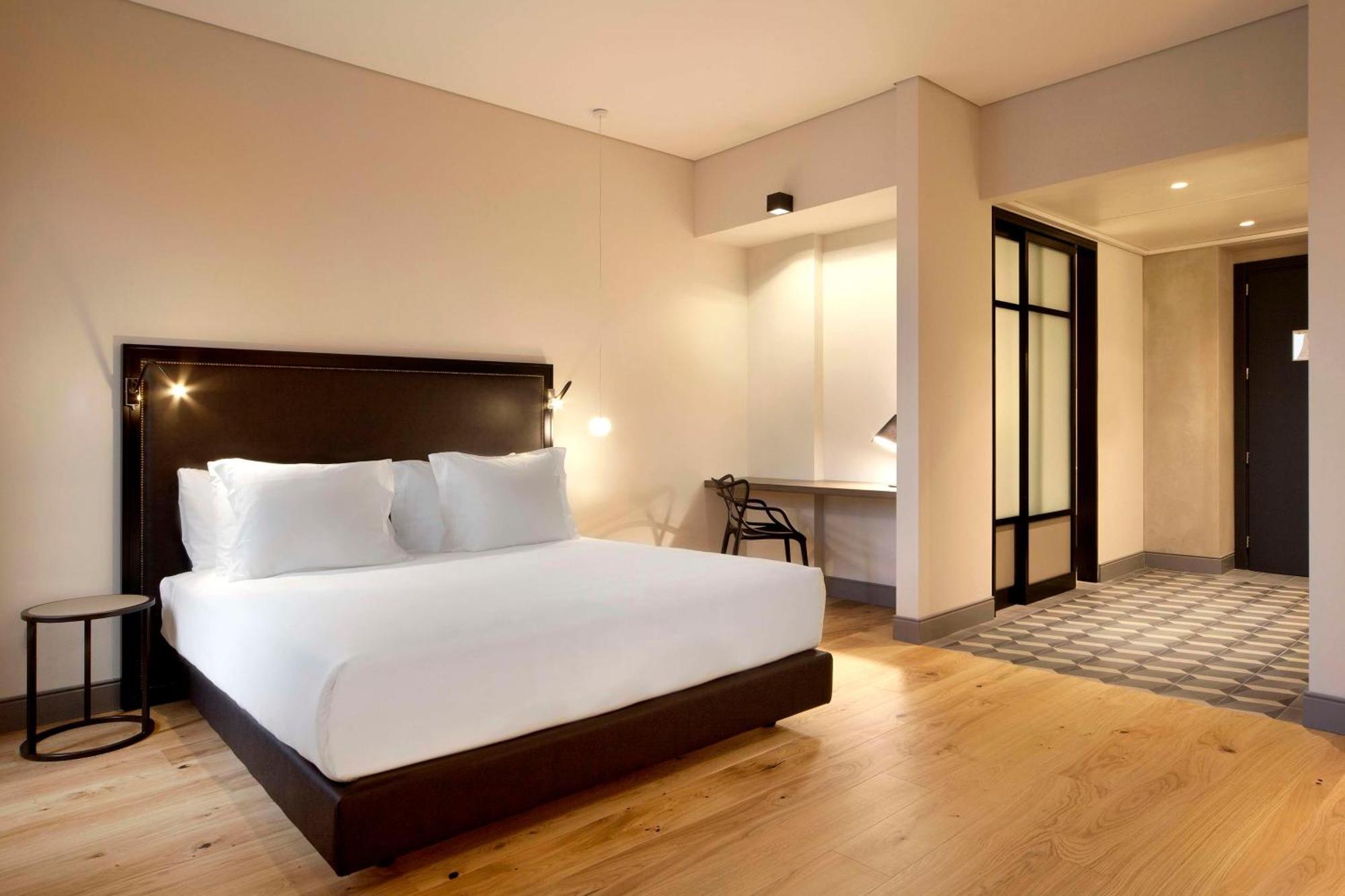 เอ็นเอช คอลเลคชั่น ปิอาซซา คาร์ลินา Hotel ตูริน ภายนอก รูปภาพ
