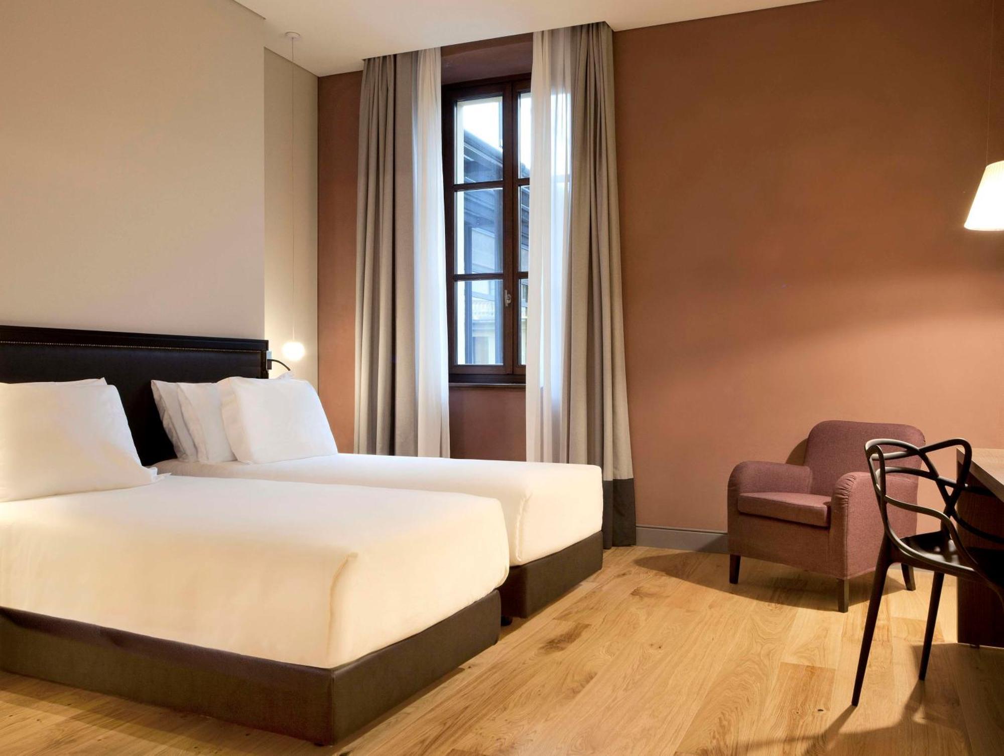 เอ็นเอช คอลเลคชั่น ปิอาซซา คาร์ลินา Hotel ตูริน ภายนอก รูปภาพ