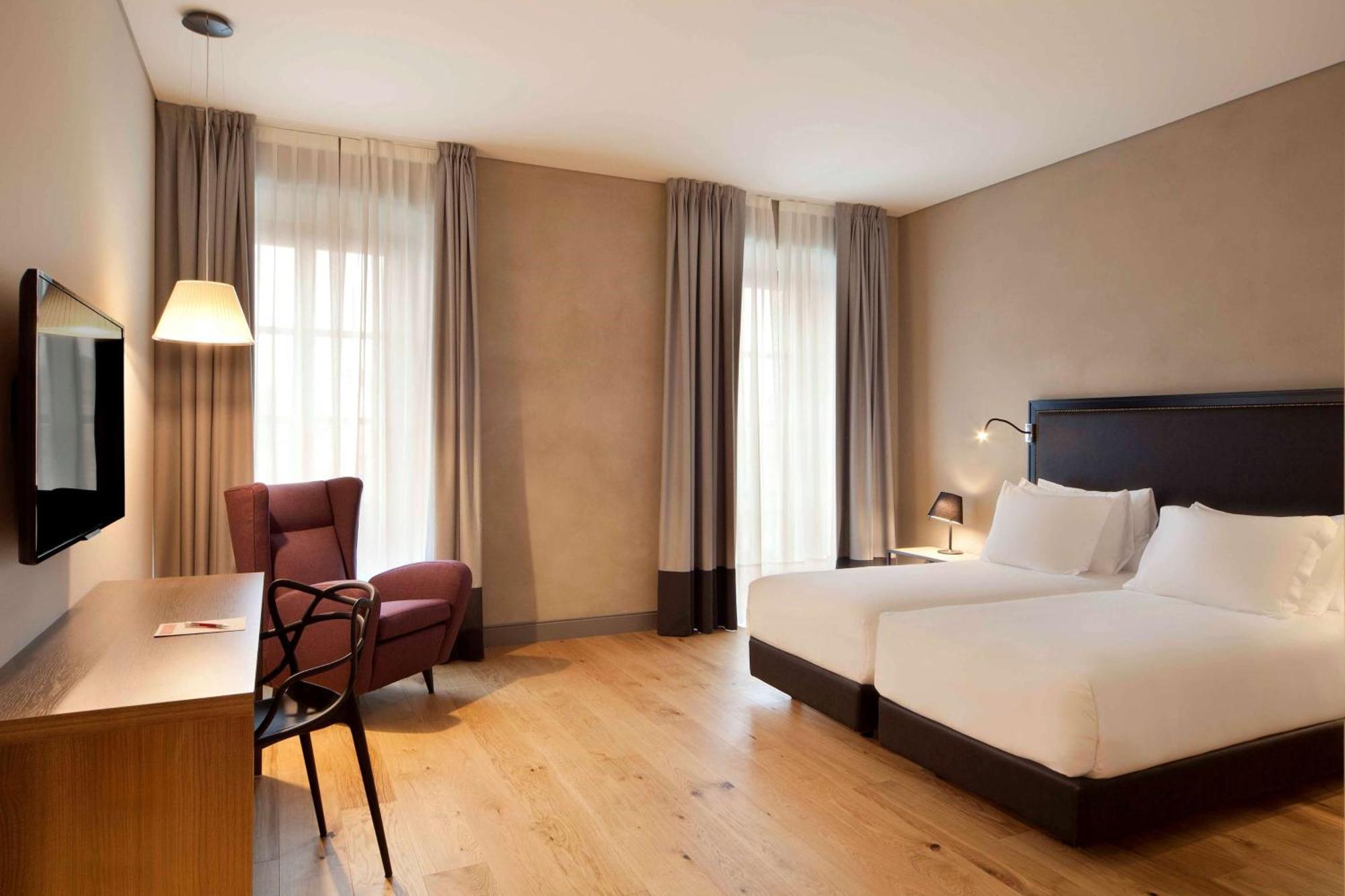 เอ็นเอช คอลเลคชั่น ปิอาซซา คาร์ลินา Hotel ตูริน ภายนอก รูปภาพ