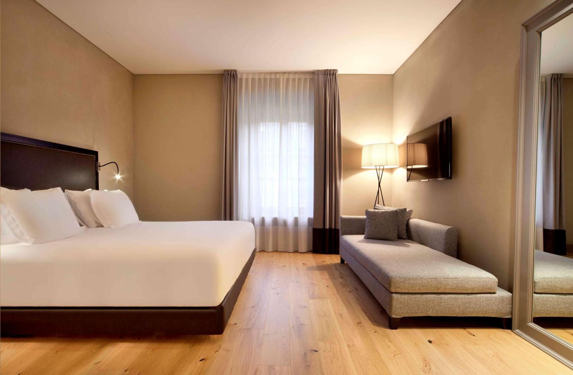 เอ็นเอช คอลเลคชั่น ปิอาซซา คาร์ลินา Hotel ตูริน ภายนอก รูปภาพ